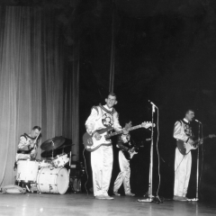 1963 Spotnicks at Paris Olympia