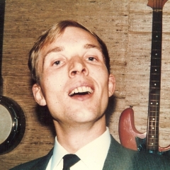 1965 A Bob im Gitarrenladen