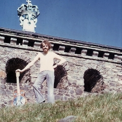 1972 Bo outside dobro 1 (2)