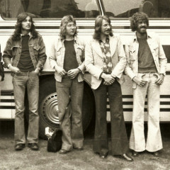 1974-05-Gruppenfoto-vor-Bus-2