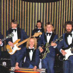 1974-11-75-02-Japan_002