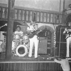 1977 09 Spotnicks live Bonanza 1