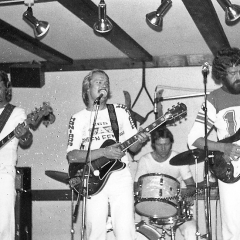 1977 09 Spotnicks live