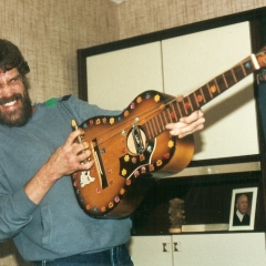 1983 02 Bo broken guitar 1