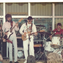 1984 05 Spotnicks live Ikea